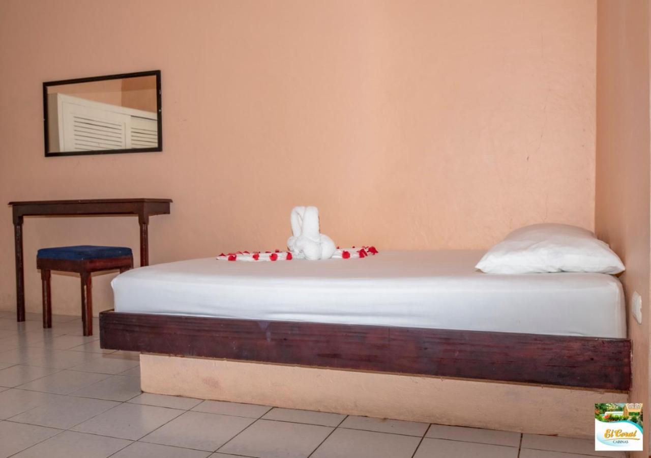 Hotel Y Cabinas El Coral Jaco Exterior photo