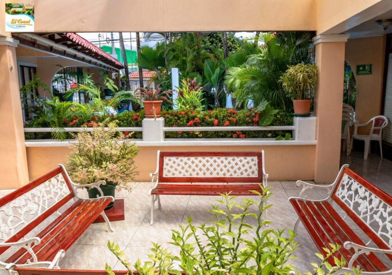 Hotel Y Cabinas El Coral Jaco Exterior photo
