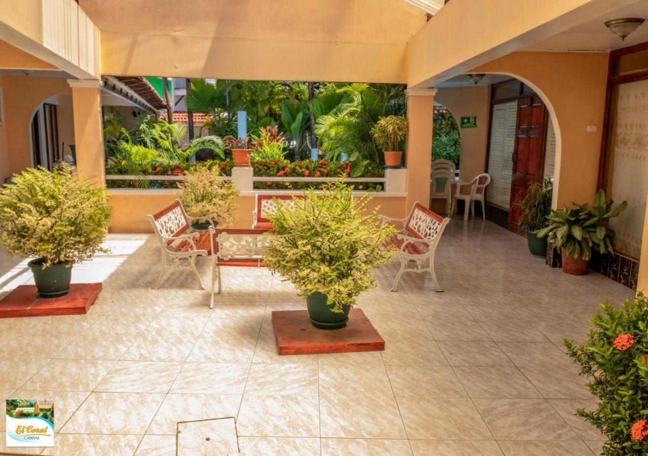 Hotel Y Cabinas El Coral Jaco Exterior photo
