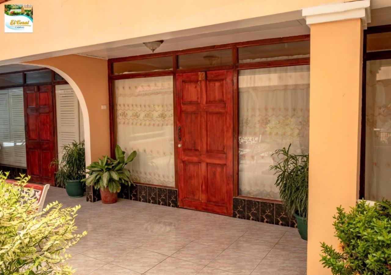 Hotel Y Cabinas El Coral Jaco Exterior photo